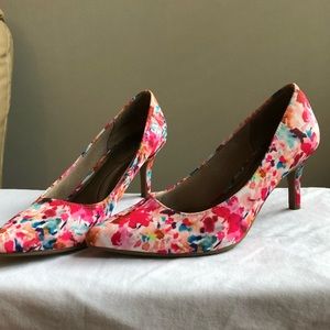 Watercolor Floral Print Pumps